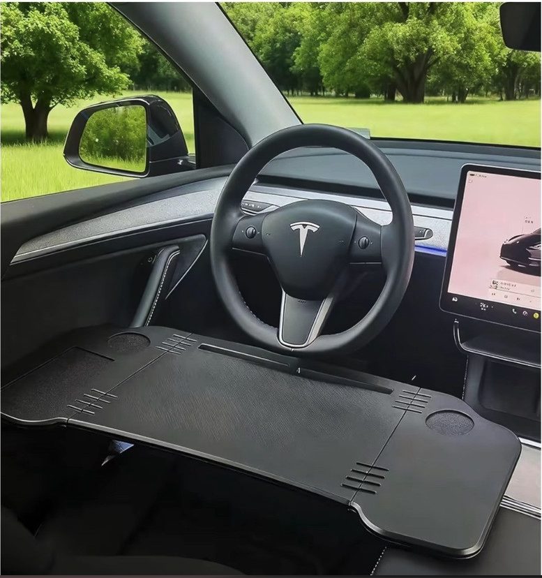 Bord/bricka monterad på ratten i Tesla Model 3/Model Y