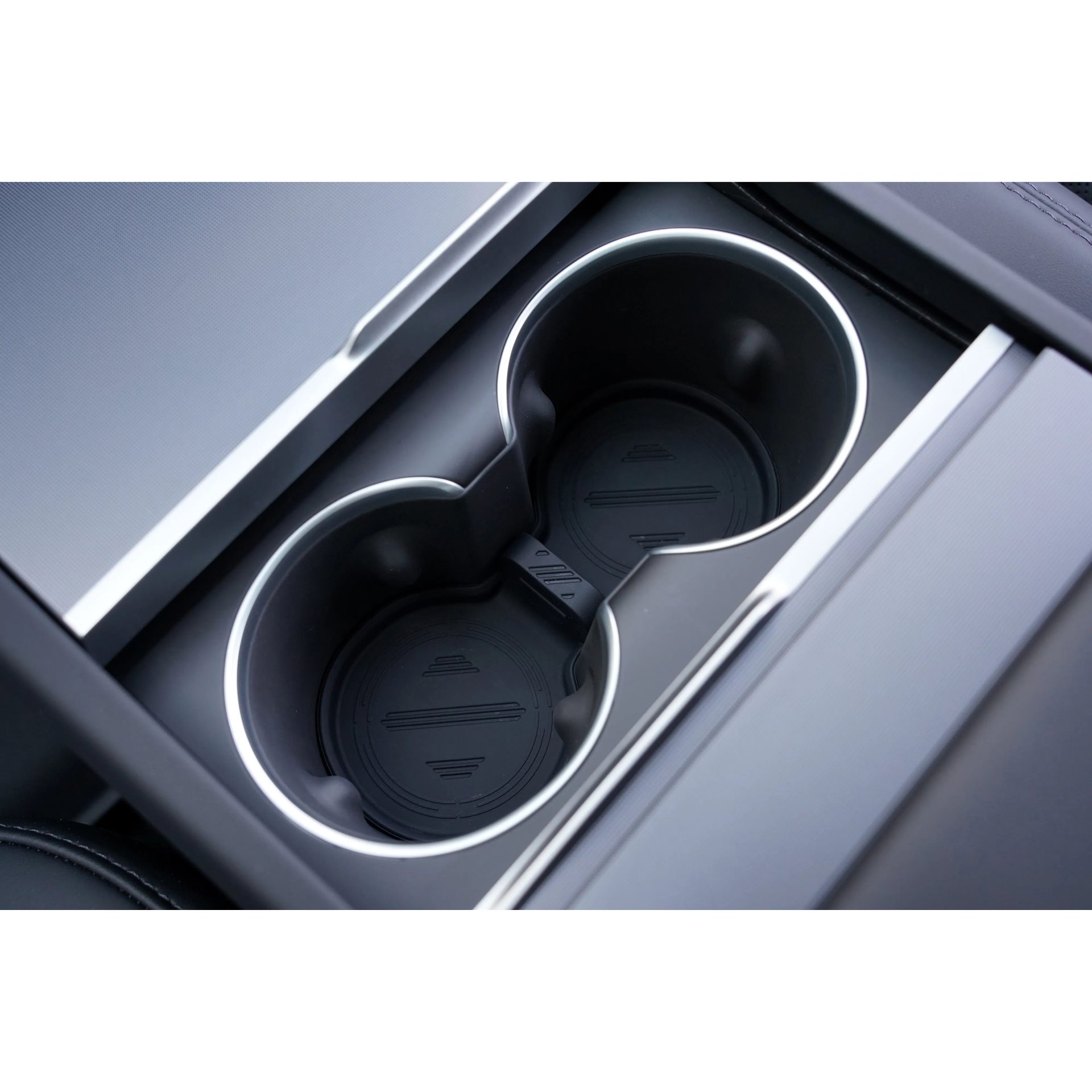 Underlägg (coaster) i mugghållaren i Tesla Model 3 Highland/Model Y Juniper